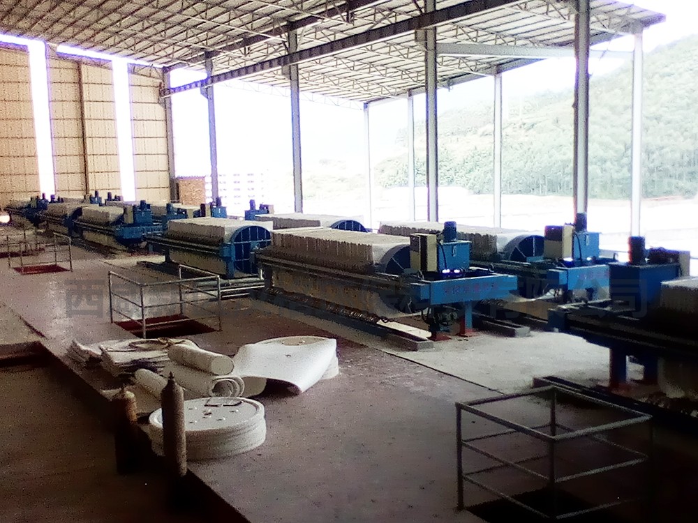 陶瓷行業(yè)使用現(xiàn)場-8臺超高壓壓濾機