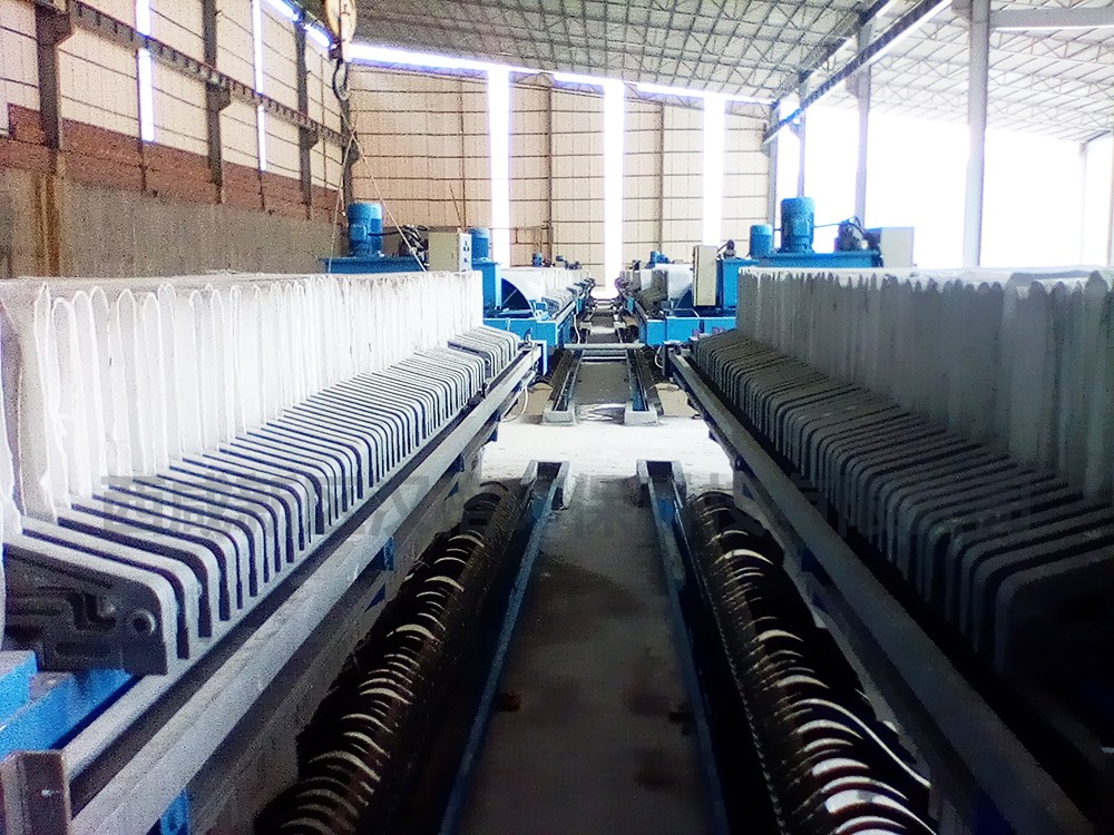 陶瓷行業(yè)使用現(xiàn)場-8臺超高壓壓濾機5